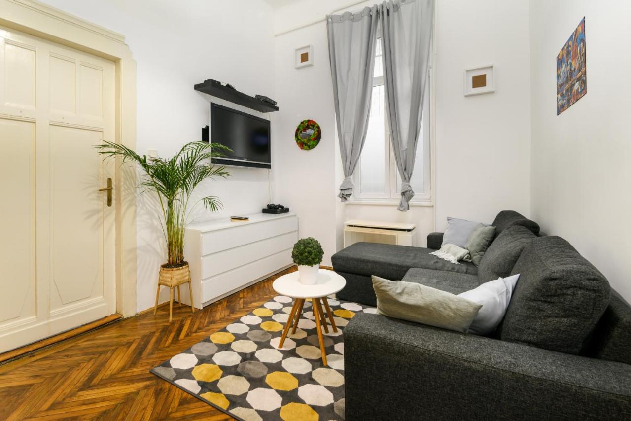 Two Separate In Center, Party District Apartment *